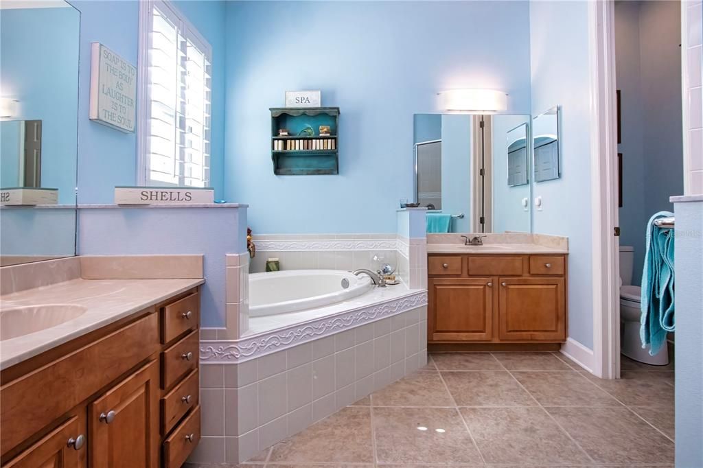 For Sale: $875,000 (4 beds, 3 baths, 2799 Square Feet)