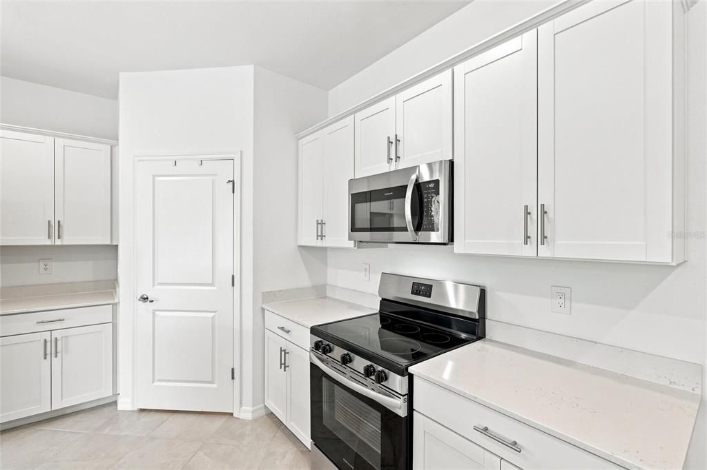 For Sale: $599,000 (3 beds, 3 baths, 2214 Square Feet)