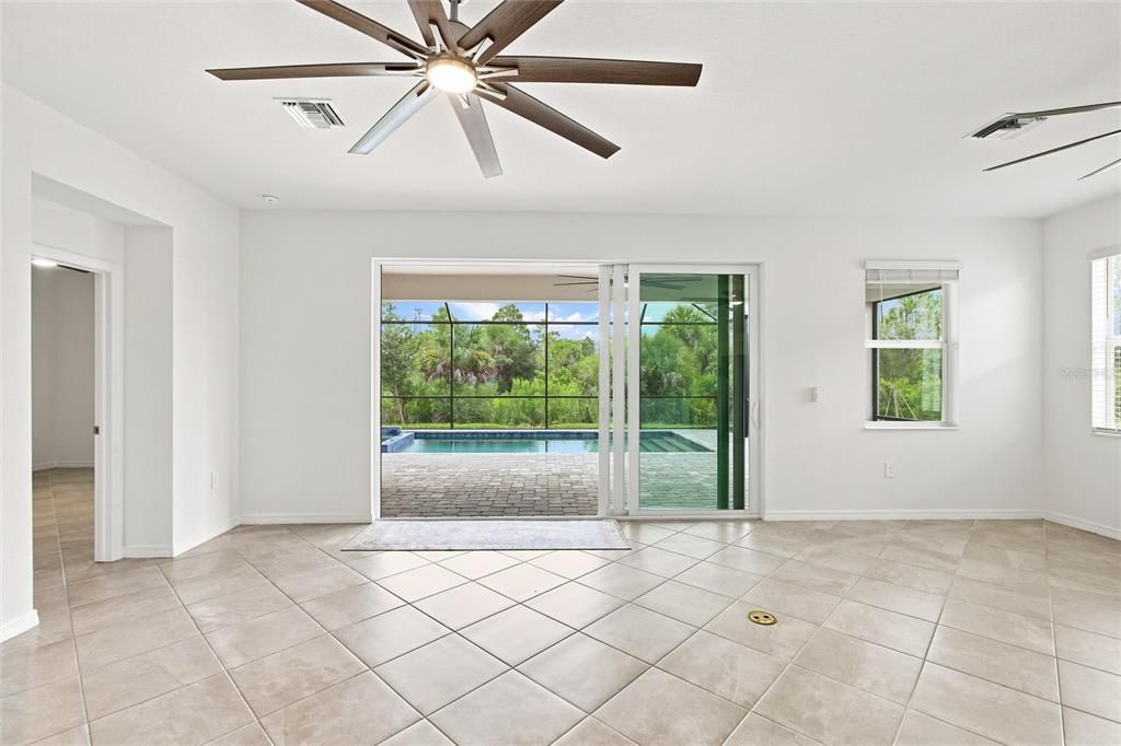 For Sale: $599,000 (3 beds, 3 baths, 2214 Square Feet)