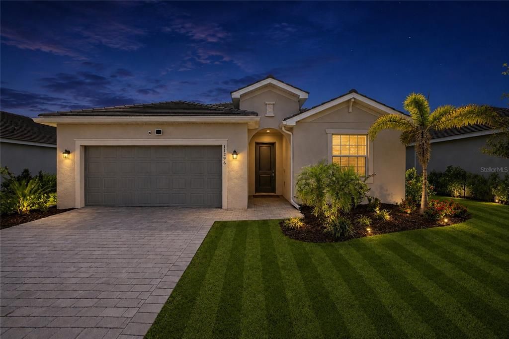 For Sale: $599,000 (3 beds, 3 baths, 2214 Square Feet)