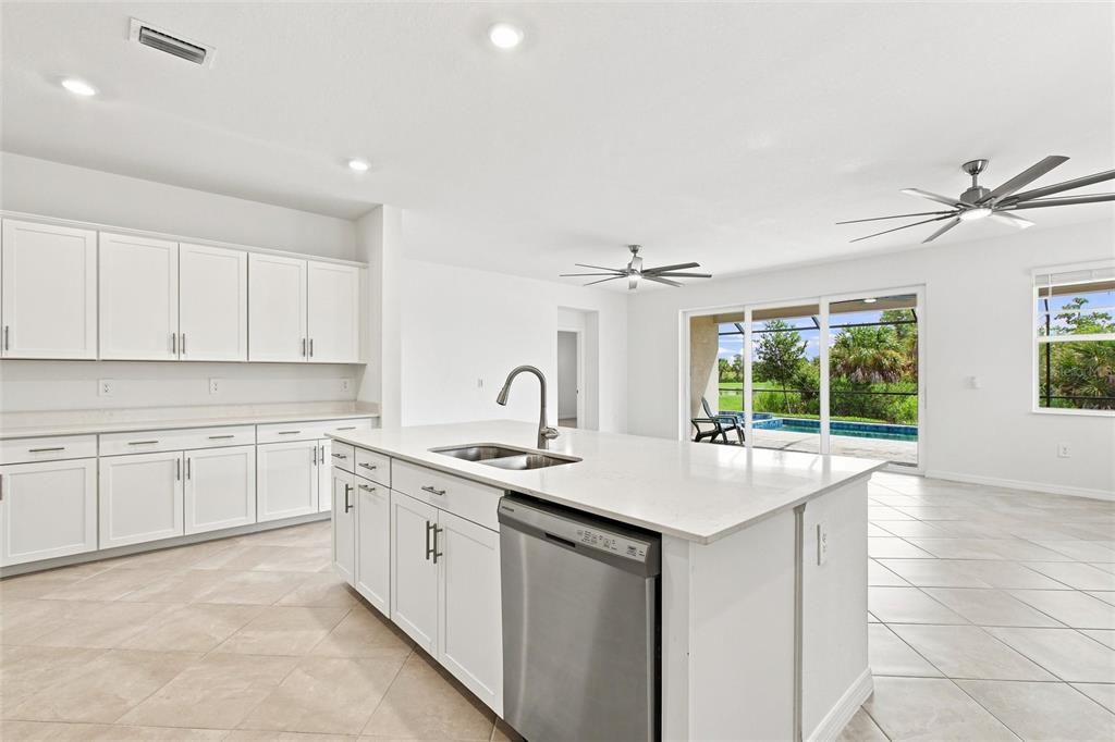 For Sale: $599,000 (3 beds, 3 baths, 2214 Square Feet)
