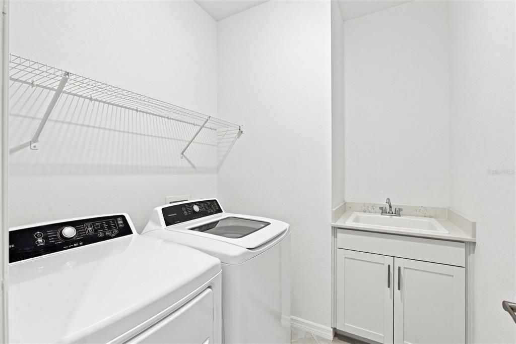 For Sale: $599,000 (3 beds, 3 baths, 2214 Square Feet)