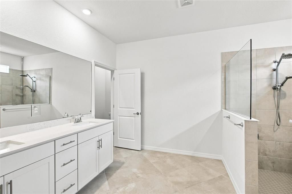For Sale: $599,000 (3 beds, 3 baths, 2214 Square Feet)