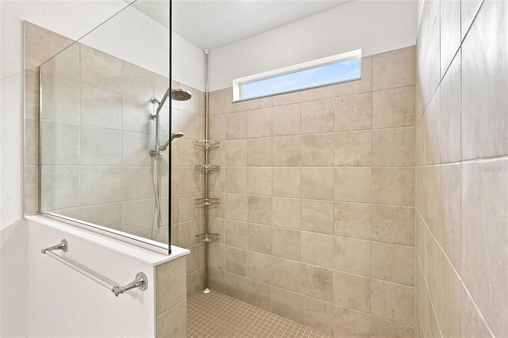 For Sale: $599,000 (3 beds, 3 baths, 2214 Square Feet)