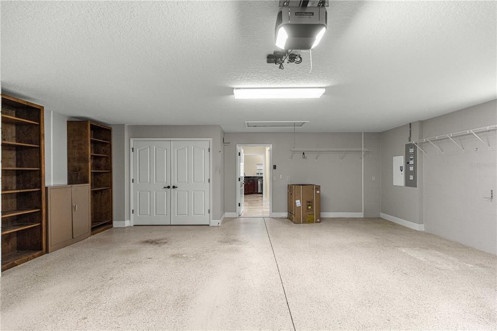 For Sale: $700,000 (4 beds, 2 baths, 2517 Square Feet)
