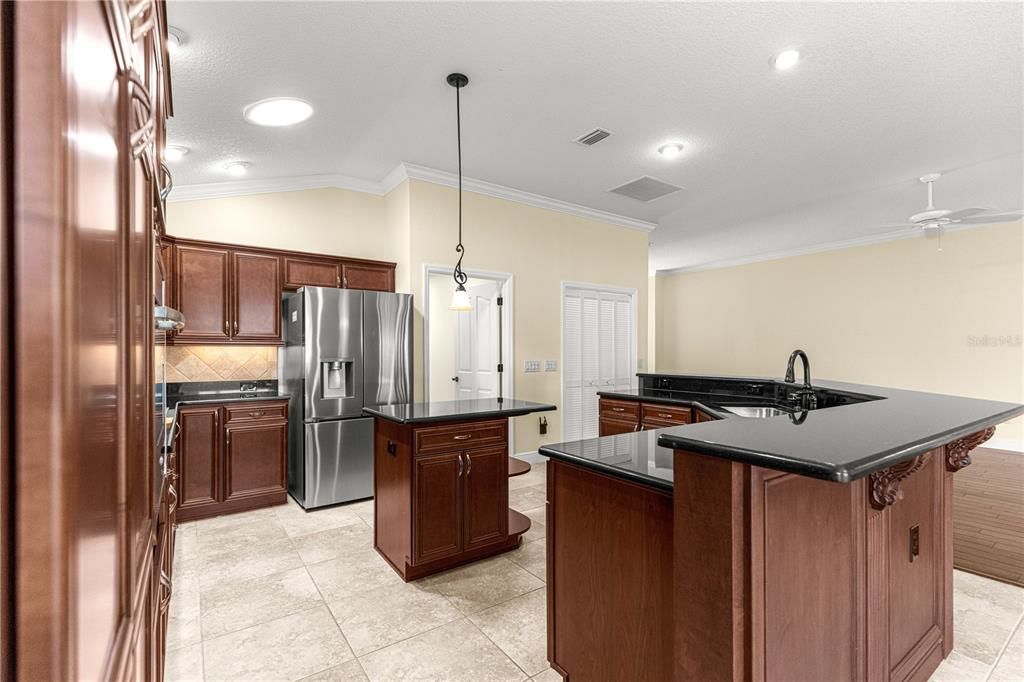 For Sale: $700,000 (4 beds, 2 baths, 2517 Square Feet)