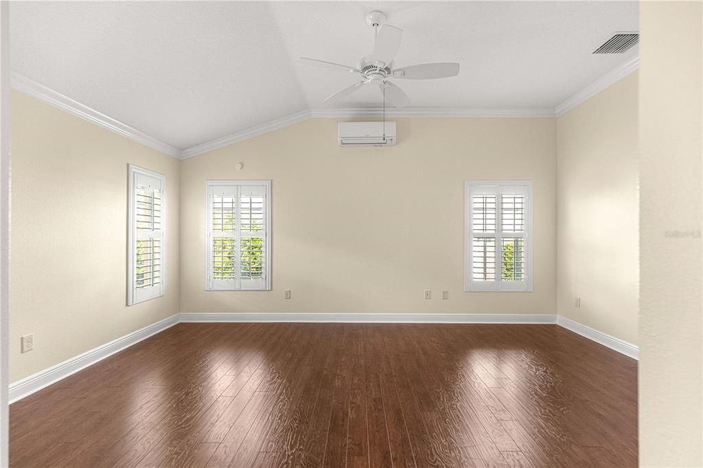 For Sale: $700,000 (4 beds, 2 baths, 2517 Square Feet)
