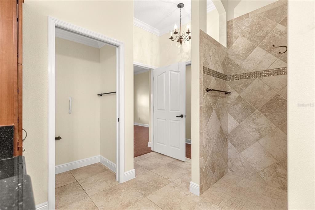 For Sale: $700,000 (4 beds, 2 baths, 2517 Square Feet)