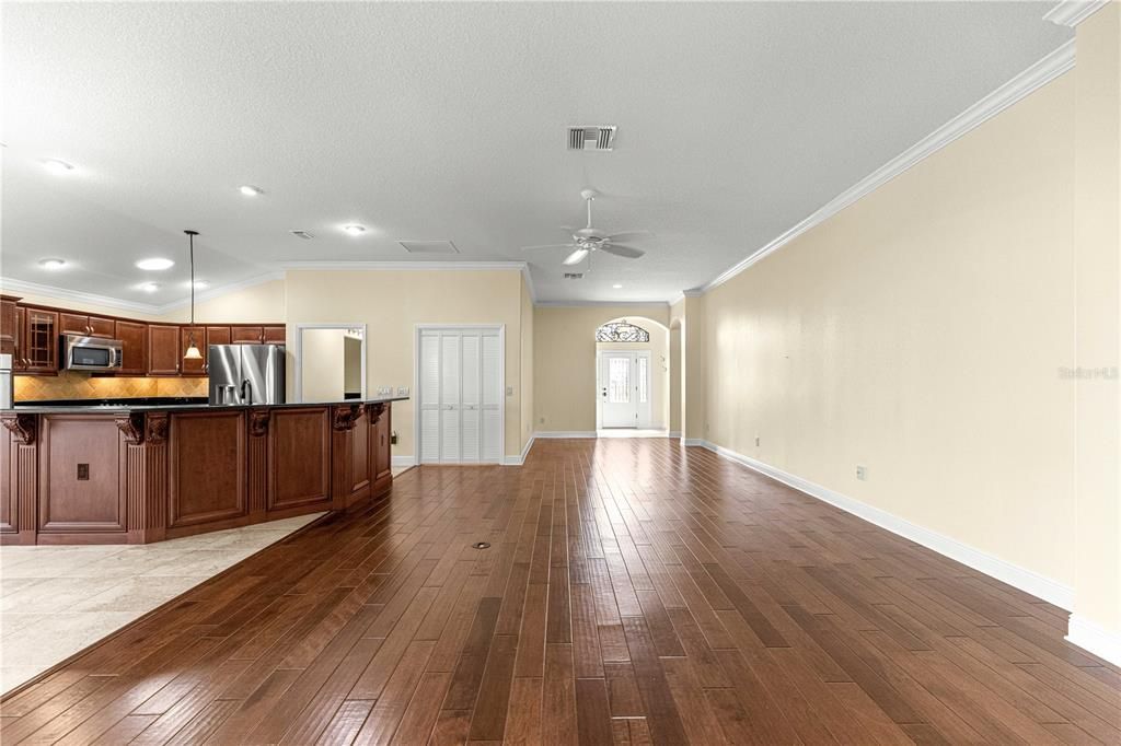 For Sale: $700,000 (4 beds, 2 baths, 2517 Square Feet)