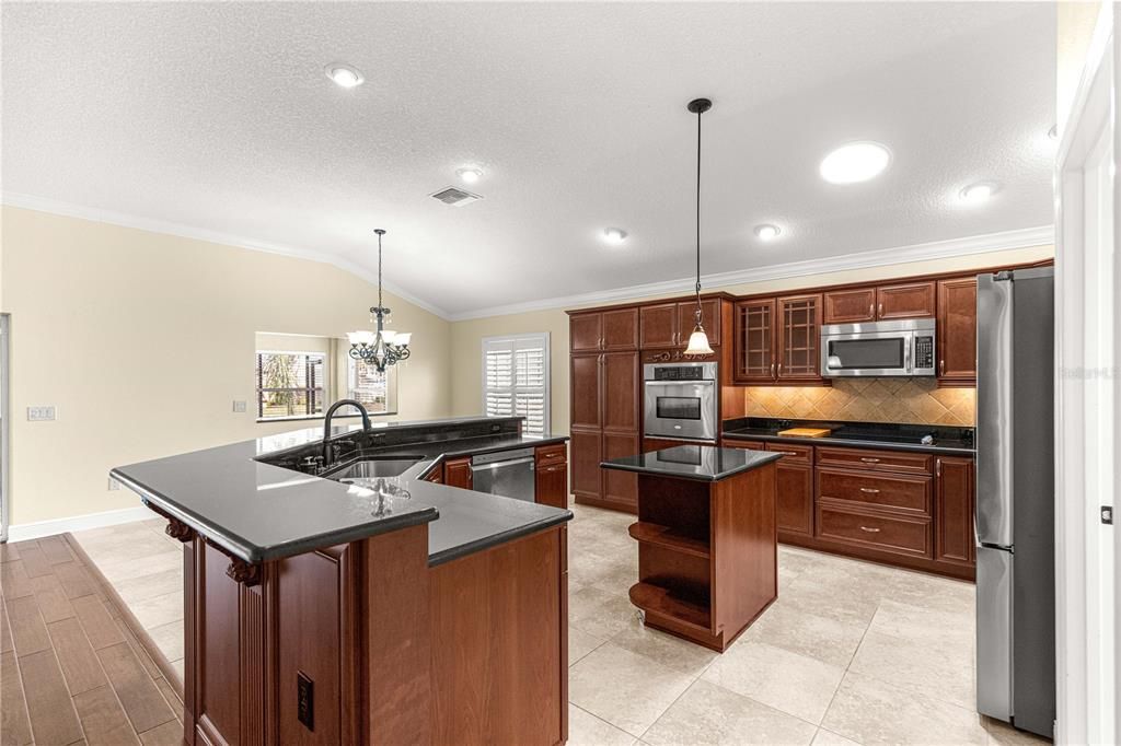 For Sale: $700,000 (4 beds, 2 baths, 2517 Square Feet)
