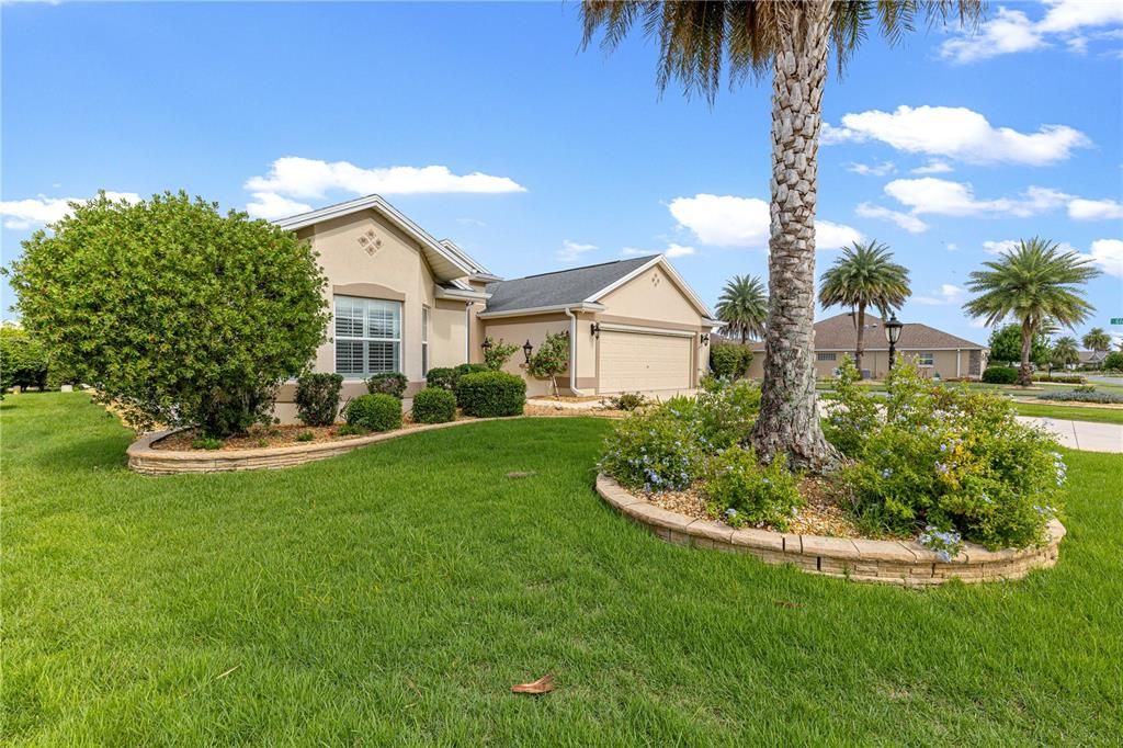For Sale: $700,000 (4 beds, 2 baths, 2517 Square Feet)