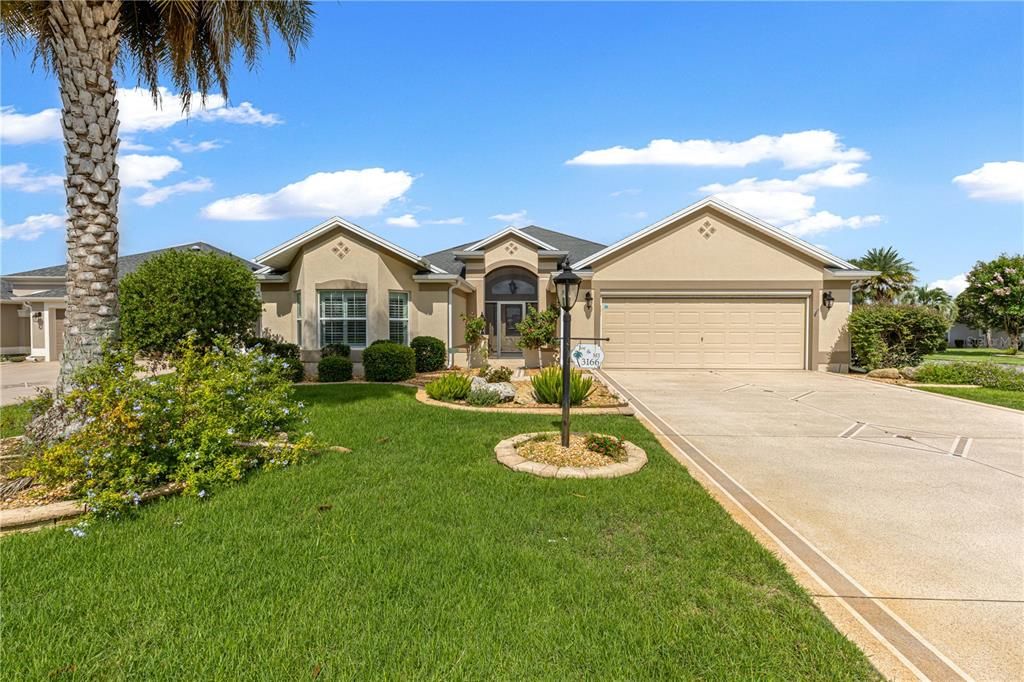For Sale: $700,000 (4 beds, 2 baths, 2517 Square Feet)