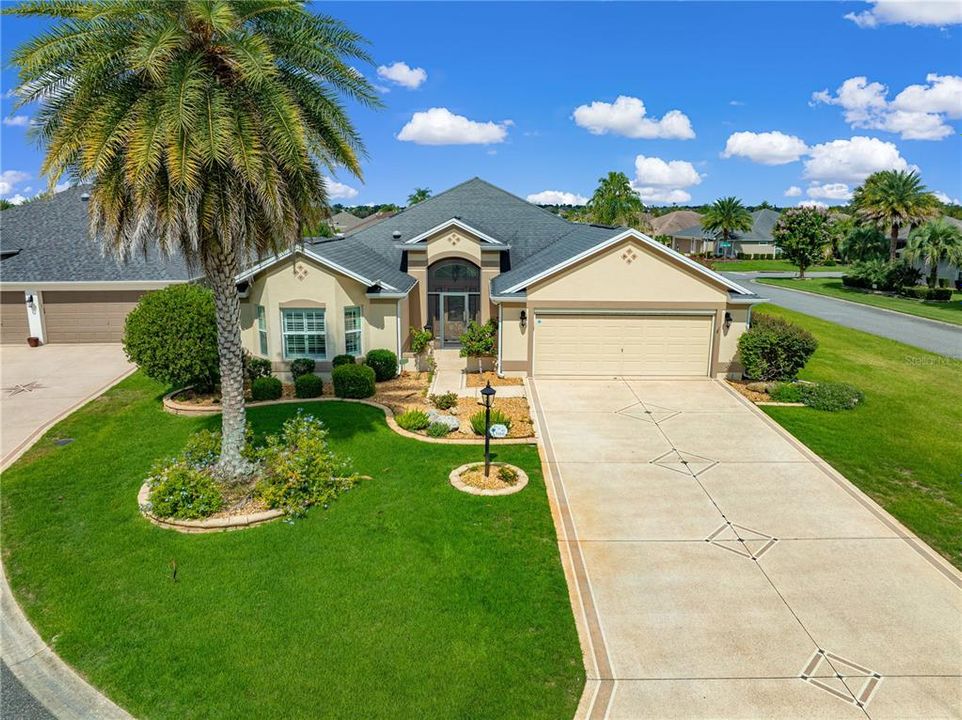 For Sale: $700,000 (4 beds, 2 baths, 2517 Square Feet)