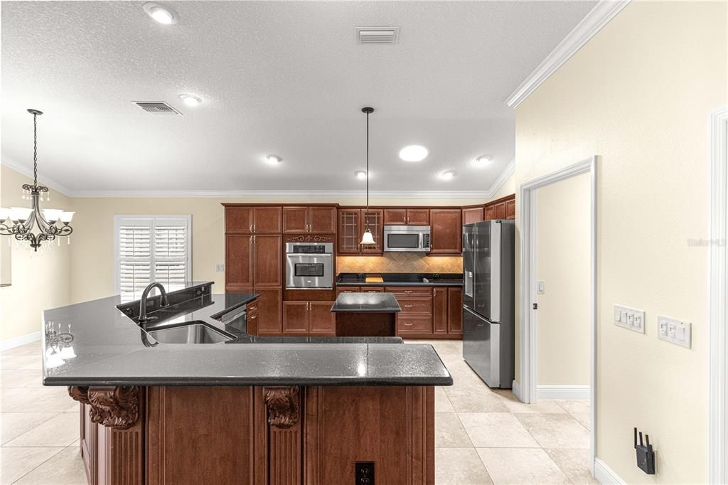 For Sale: $700,000 (4 beds, 2 baths, 2517 Square Feet)