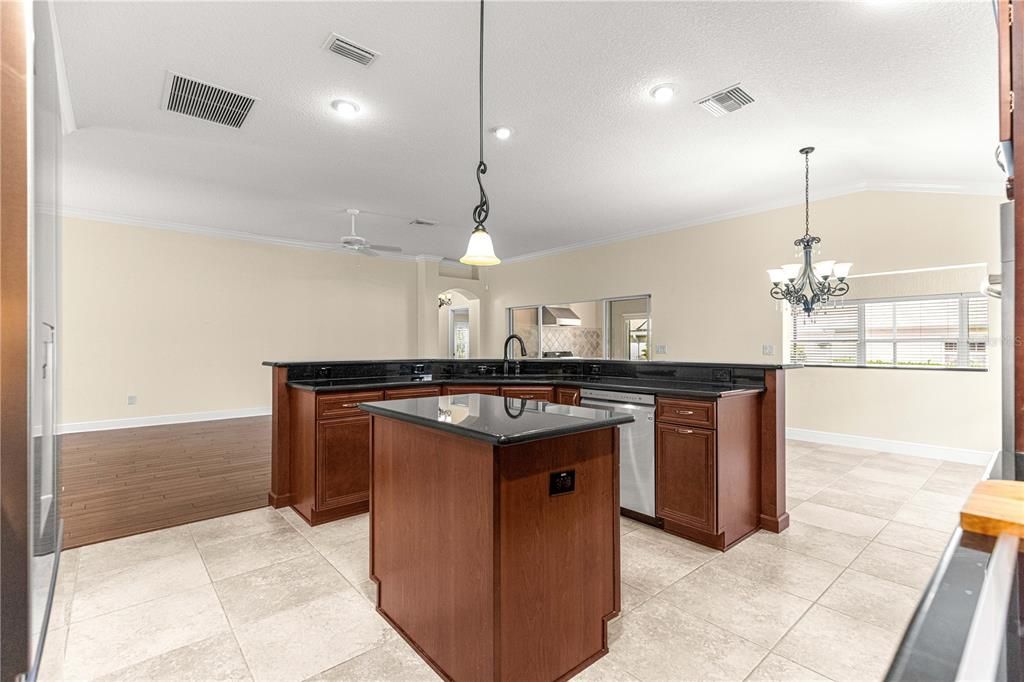 For Sale: $700,000 (4 beds, 2 baths, 2517 Square Feet)