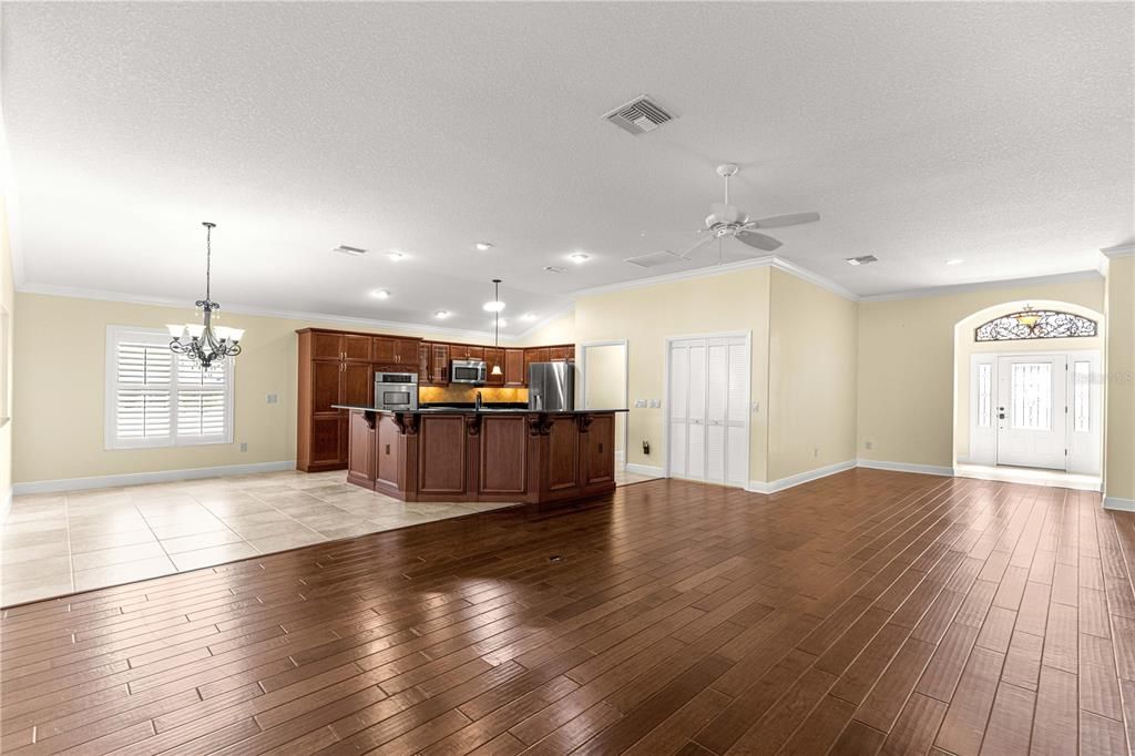 For Sale: $700,000 (4 beds, 2 baths, 2517 Square Feet)