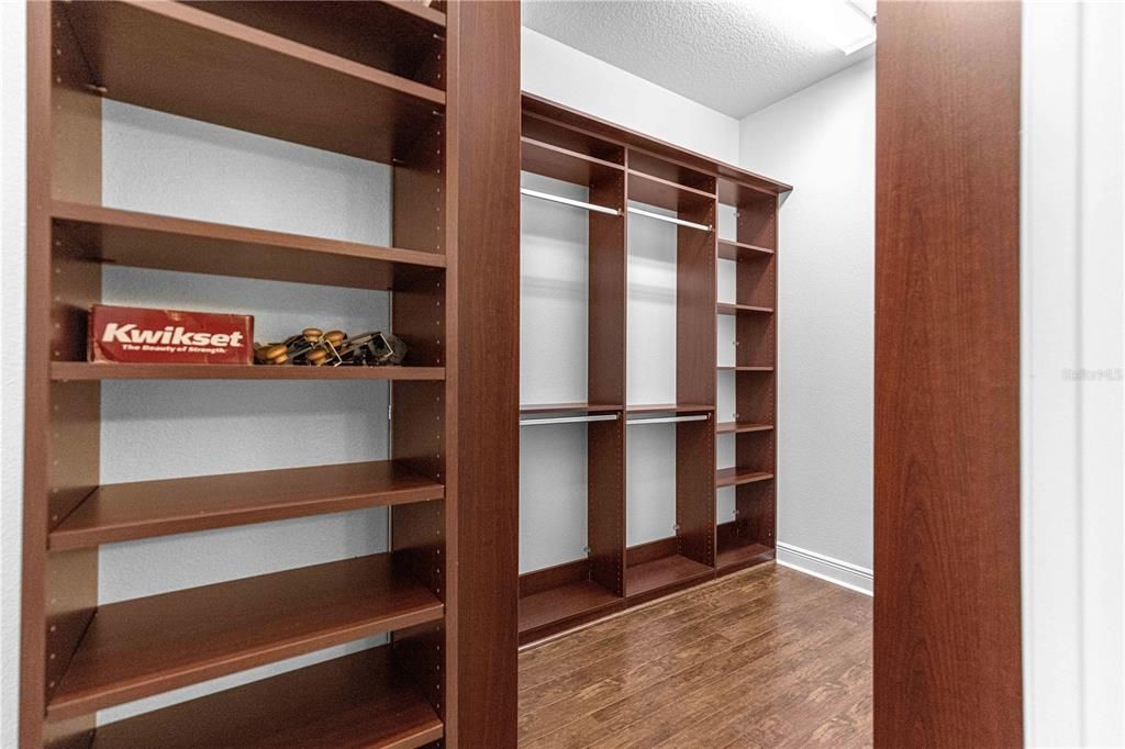 For Sale: $700,000 (4 beds, 2 baths, 2517 Square Feet)