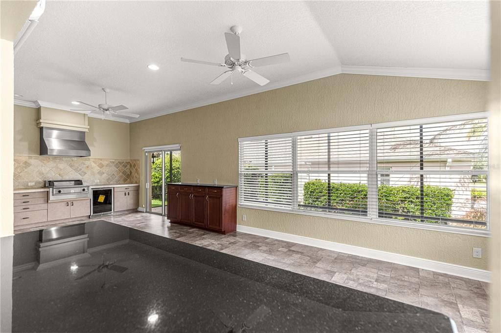 For Sale: $700,000 (4 beds, 2 baths, 2517 Square Feet)