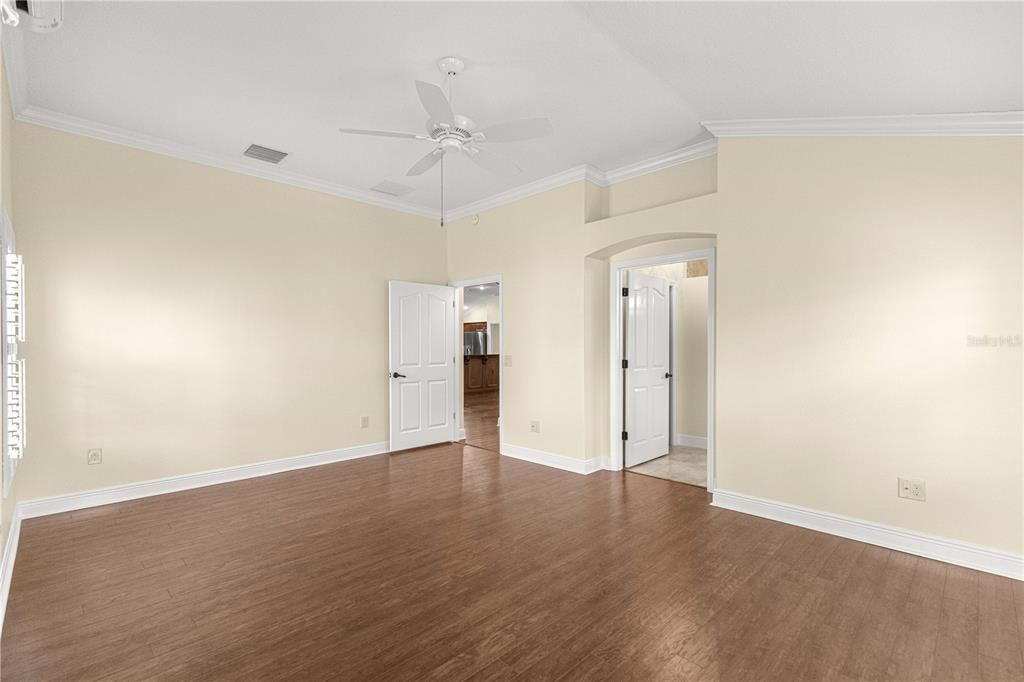 For Sale: $700,000 (4 beds, 2 baths, 2517 Square Feet)