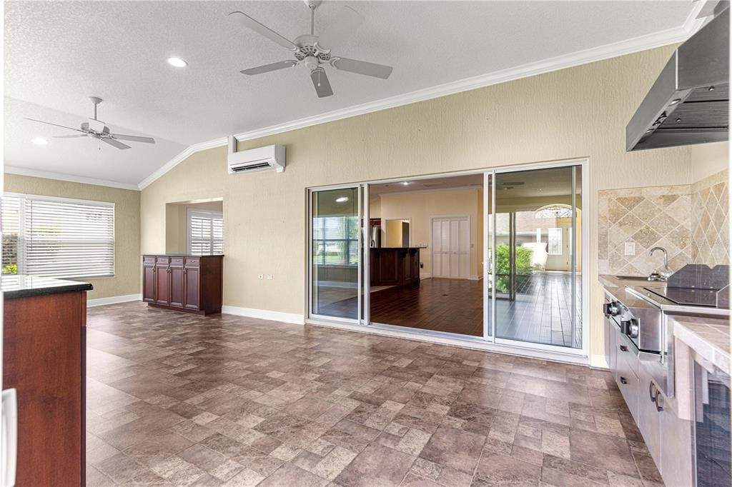 For Sale: $700,000 (4 beds, 2 baths, 2517 Square Feet)