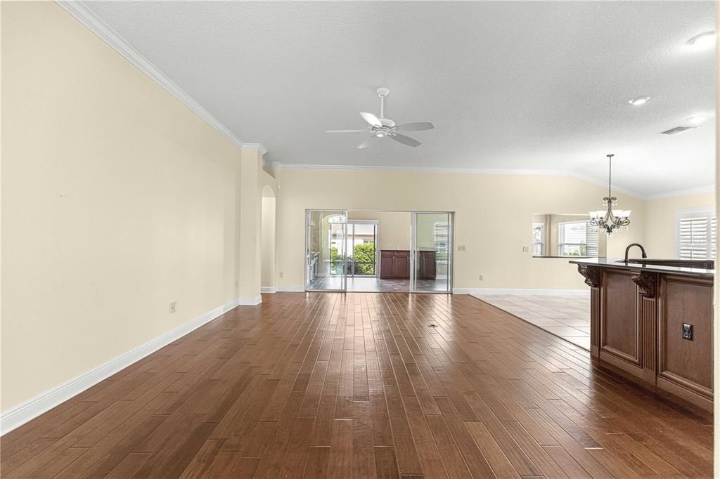 For Sale: $700,000 (4 beds, 2 baths, 2517 Square Feet)