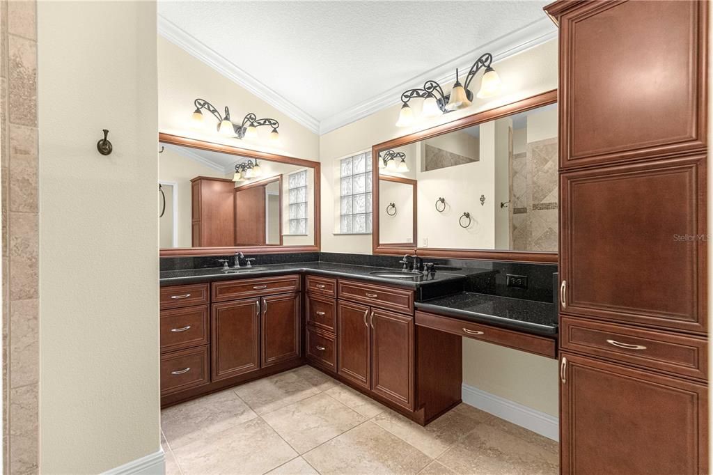 For Sale: $700,000 (4 beds, 2 baths, 2517 Square Feet)