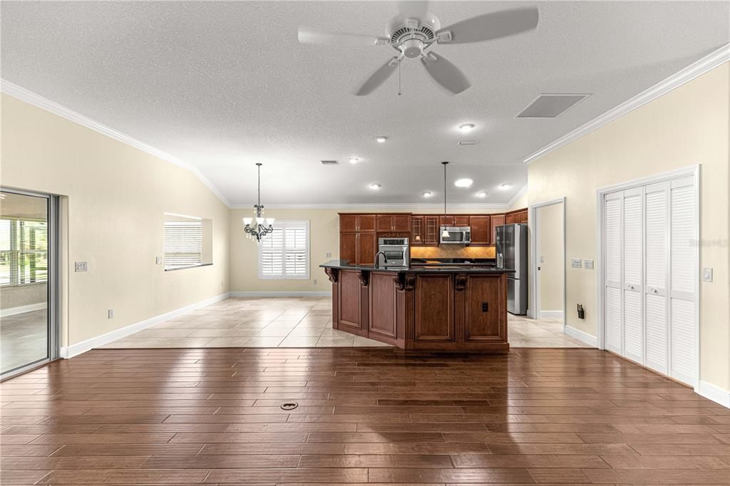 For Sale: $700,000 (4 beds, 2 baths, 2517 Square Feet)