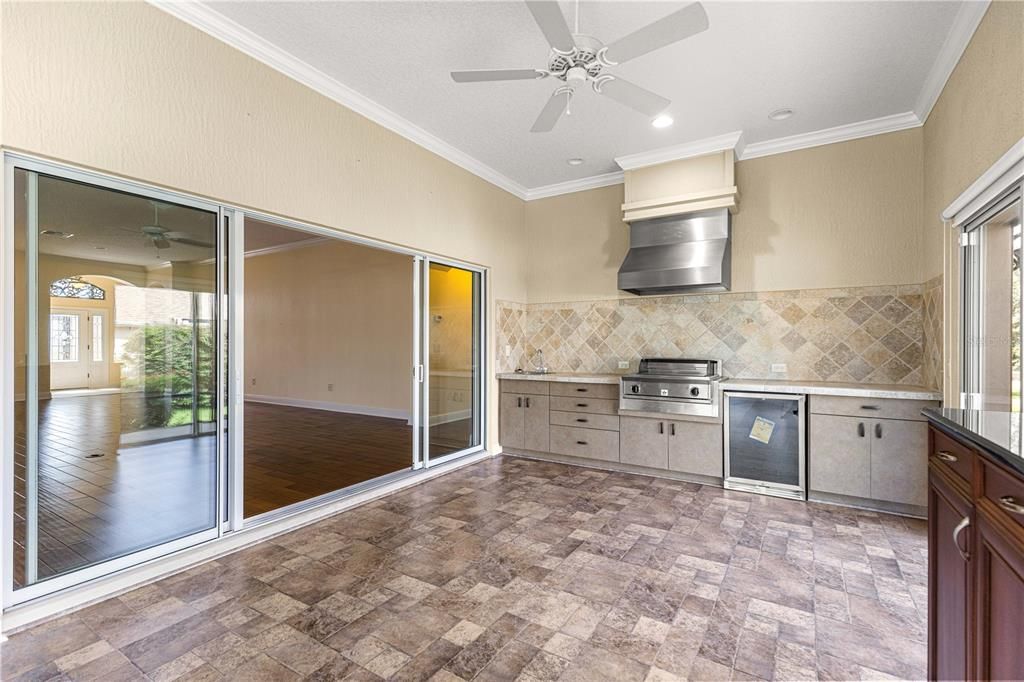 For Sale: $700,000 (4 beds, 2 baths, 2517 Square Feet)