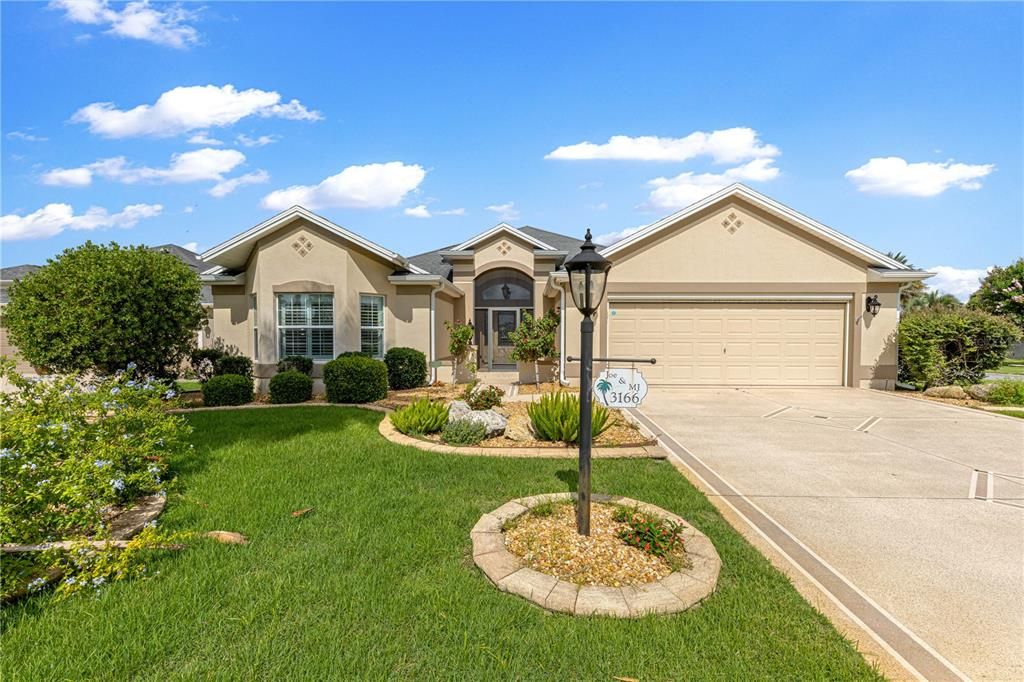 For Sale: $700,000 (4 beds, 2 baths, 2517 Square Feet)