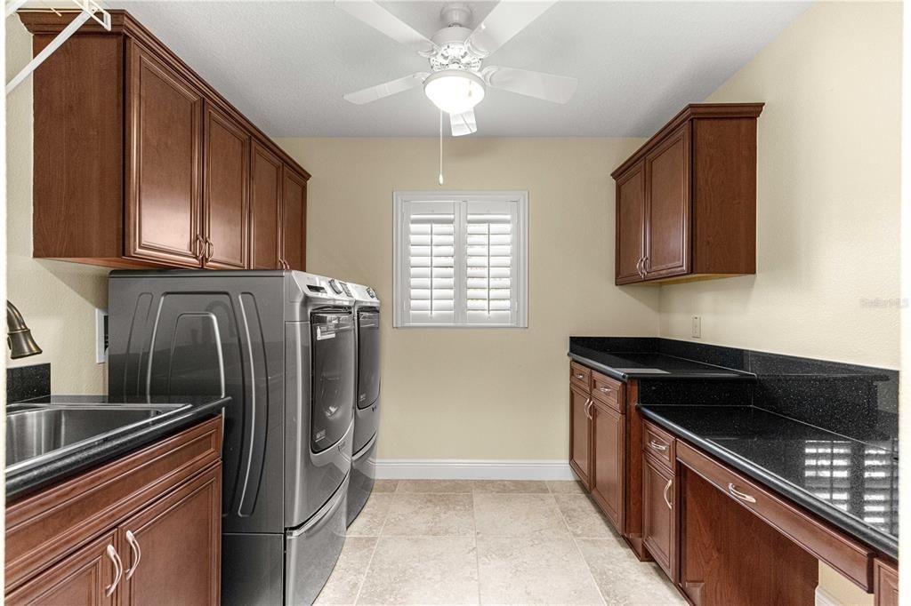 For Sale: $700,000 (4 beds, 2 baths, 2517 Square Feet)