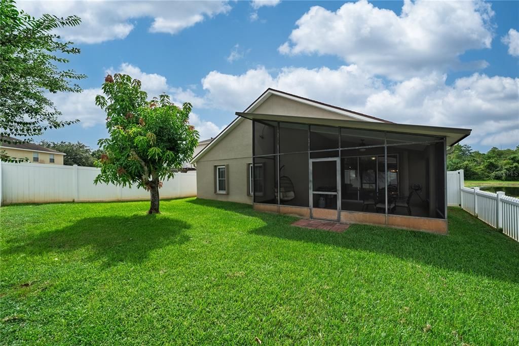 Activo con contrato: $385,000 (3 camas, 2 baños, 1700 Pies cuadrados)