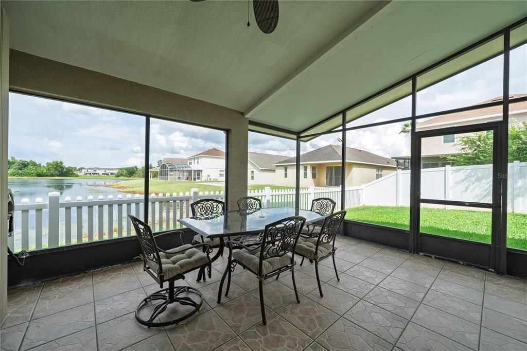 Activo con contrato: $385,000 (3 camas, 2 baños, 1700 Pies cuadrados)