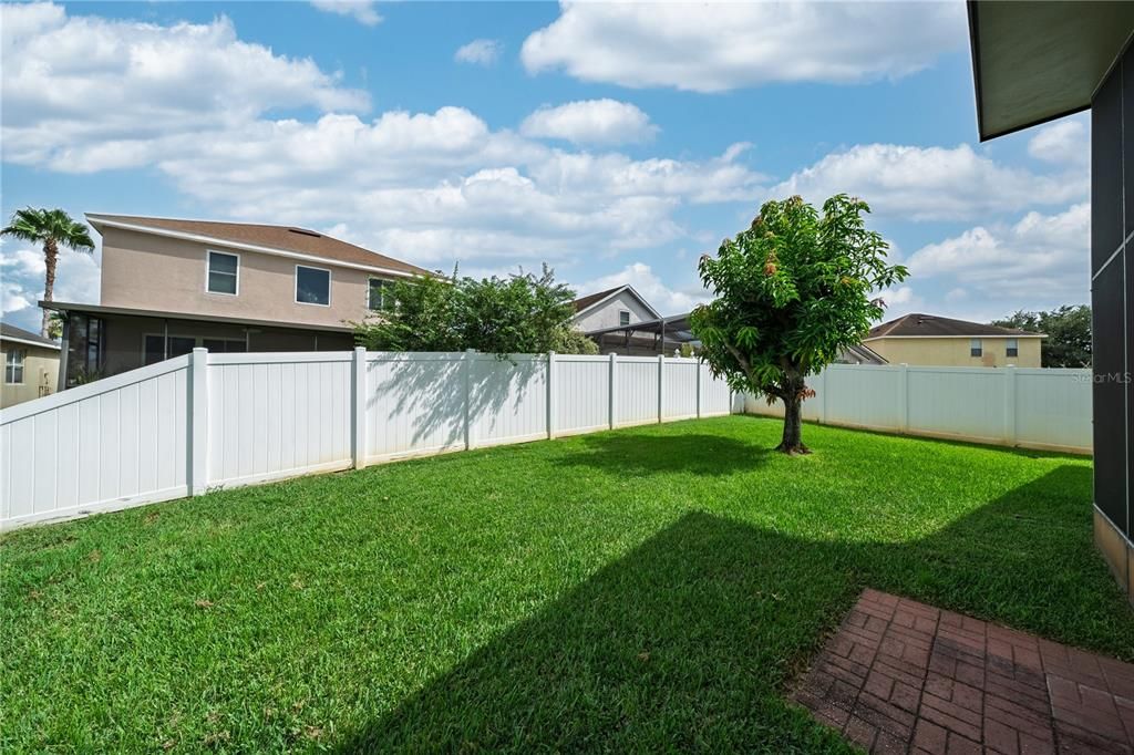 Activo con contrato: $385,000 (3 camas, 2 baños, 1700 Pies cuadrados)