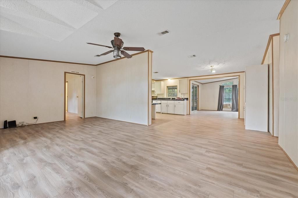 На продажу: $275,000 (3 спален, 2 ванн, 1811 Квадратных фут)