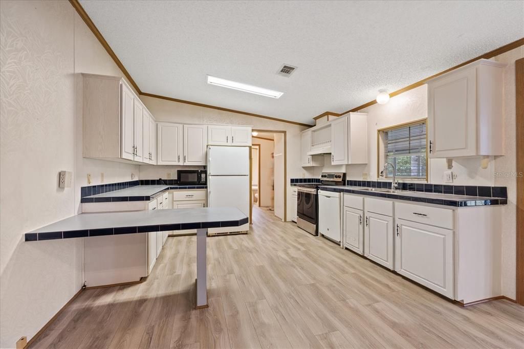 На продажу: $275,000 (3 спален, 2 ванн, 1811 Квадратных фут)