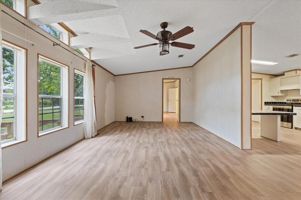 На продажу: $275,000 (3 спален, 2 ванн, 1811 Квадратных фут)