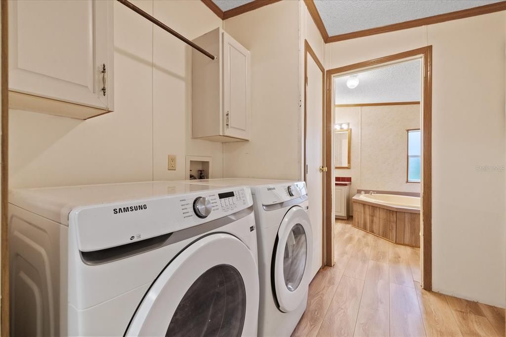 На продажу: $275,000 (3 спален, 2 ванн, 1811 Квадратных фут)