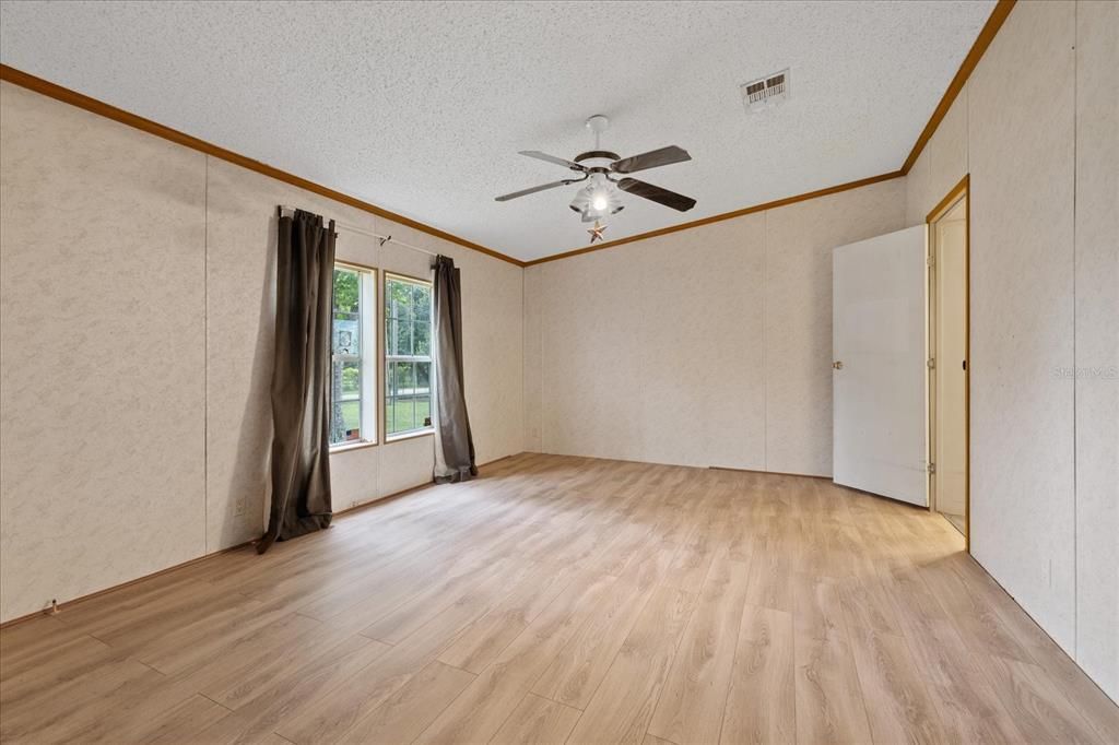 На продажу: $275,000 (3 спален, 2 ванн, 1811 Квадратных фут)