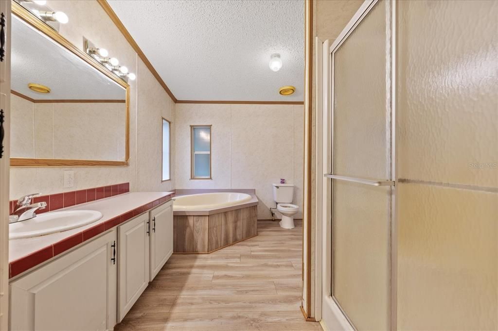 На продажу: $275,000 (3 спален, 2 ванн, 1811 Квадратных фут)
