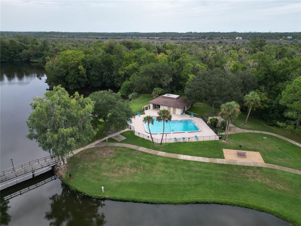 For Sale: $219,900 (2 beds, 2 baths, 1384 Square Feet)