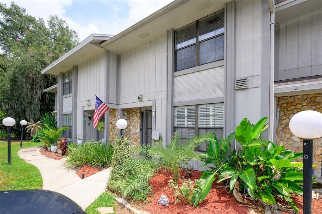 For Sale: $219,900 (2 beds, 2 baths, 1384 Square Feet)