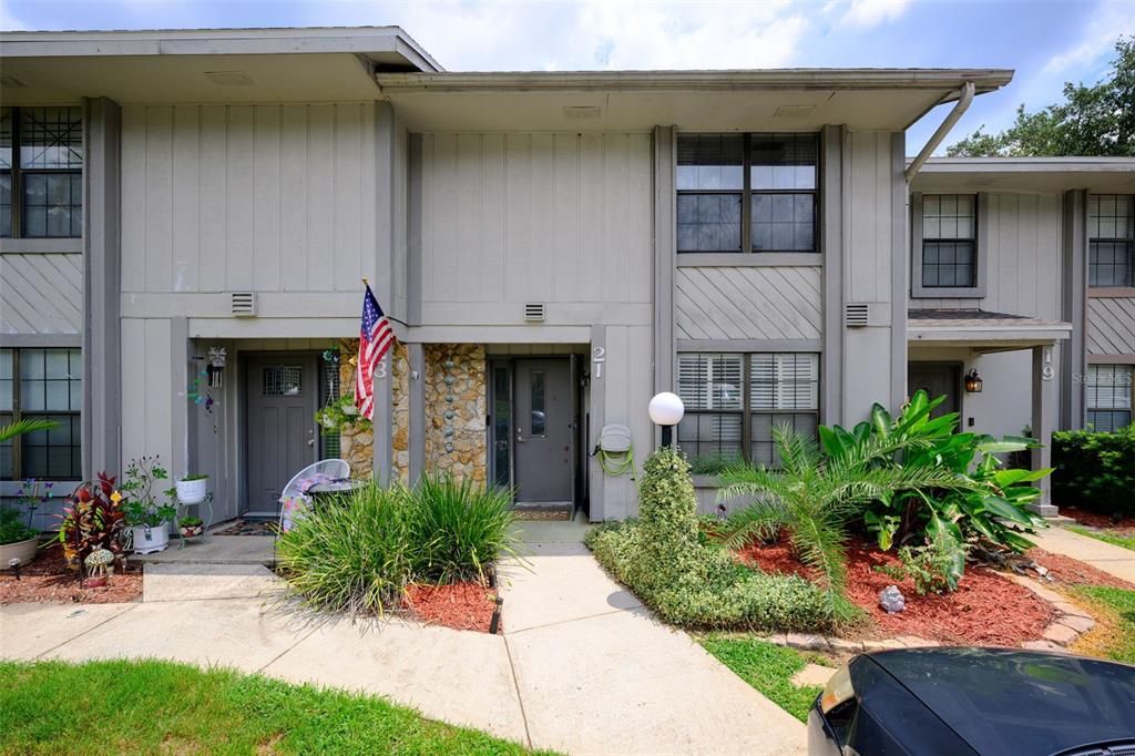 For Sale: $219,900 (2 beds, 2 baths, 1384 Square Feet)