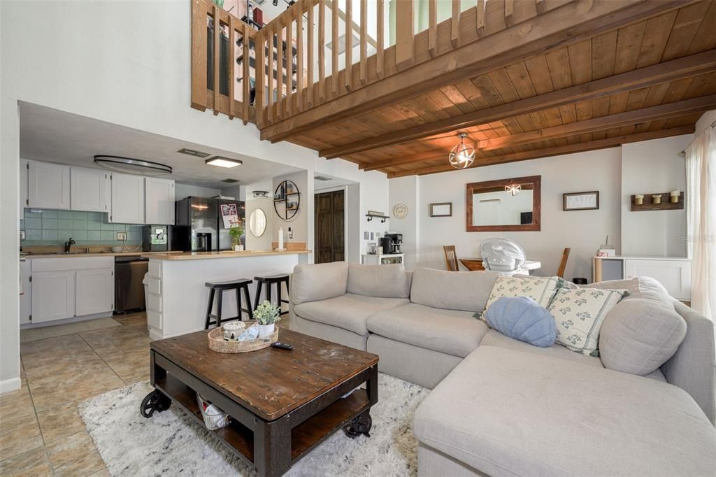 For Sale: $219,900 (2 beds, 2 baths, 1384 Square Feet)