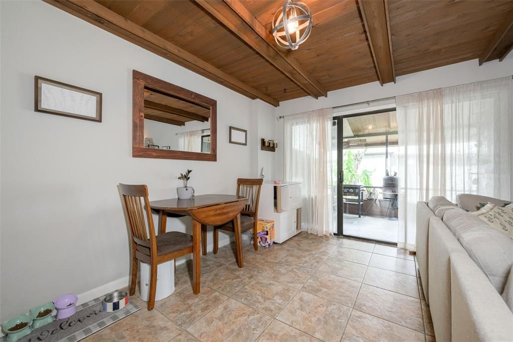 For Sale: $219,900 (2 beds, 2 baths, 1384 Square Feet)