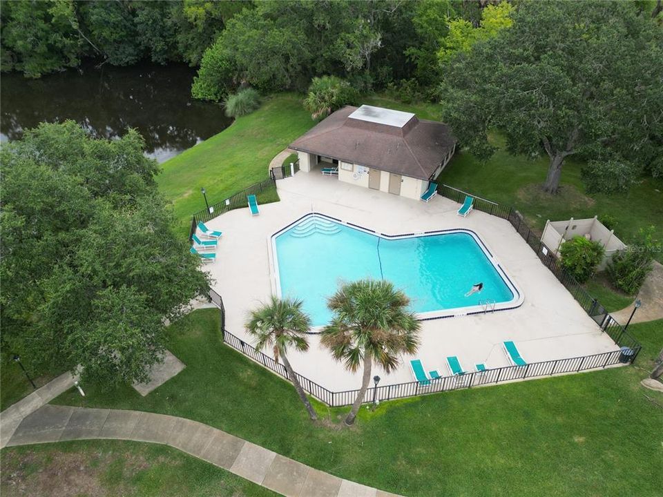 For Sale: $219,900 (2 beds, 2 baths, 1384 Square Feet)