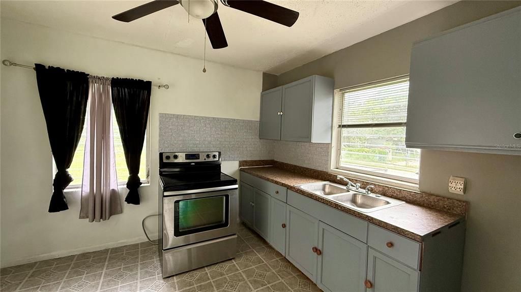 For Rent: $1,170 (1 beds, 1 baths, 576 Square Feet)