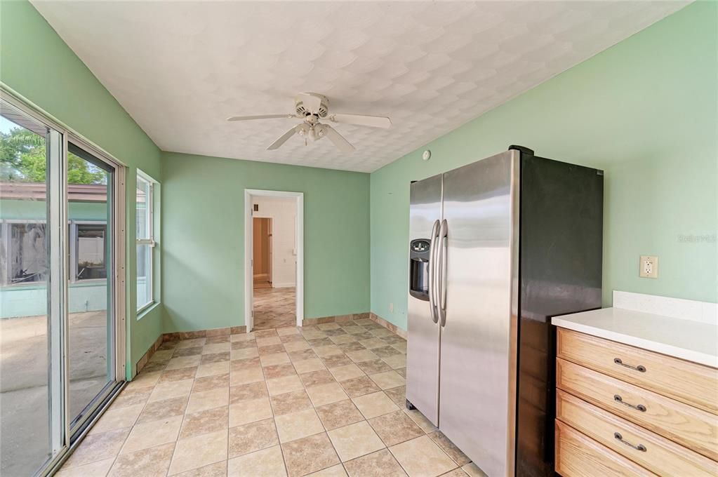 For Sale: $475,000 (4 beds, 2 baths, 2084 Square Feet)