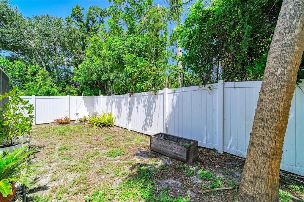 For Sale: $475,000 (4 beds, 2 baths, 2084 Square Feet)