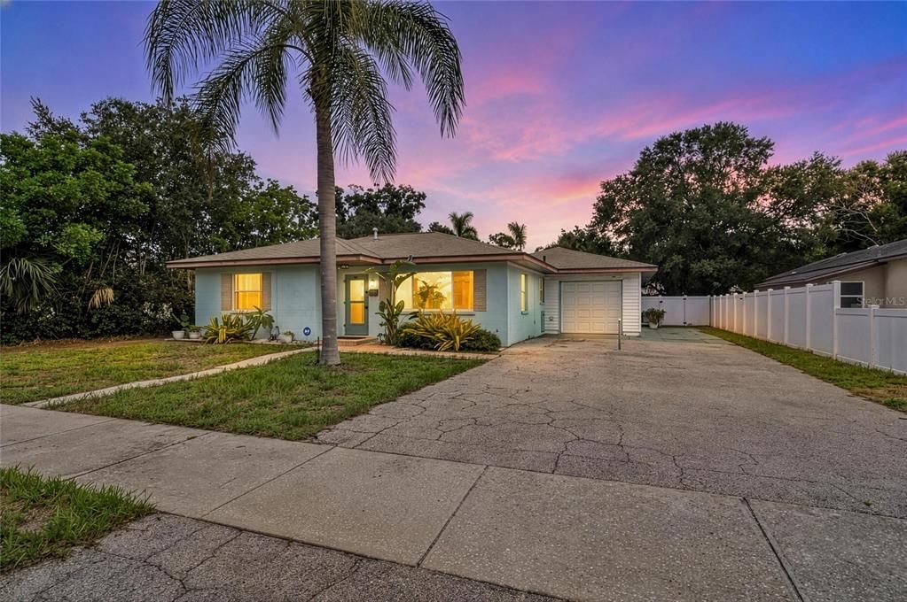 For Sale: $475,000 (4 beds, 2 baths, 2084 Square Feet)