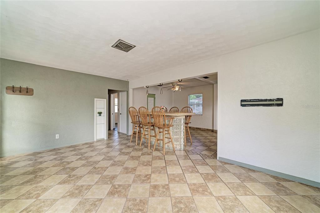 For Sale: $475,000 (4 beds, 2 baths, 2084 Square Feet)